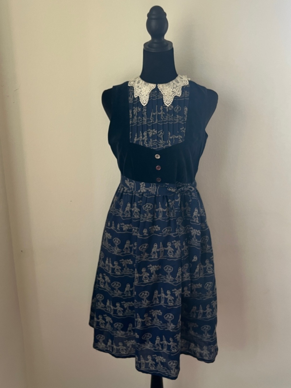 Vintage Navy Velvet Belted Dress with Lace Collar and Patterned Skirt Size Sm